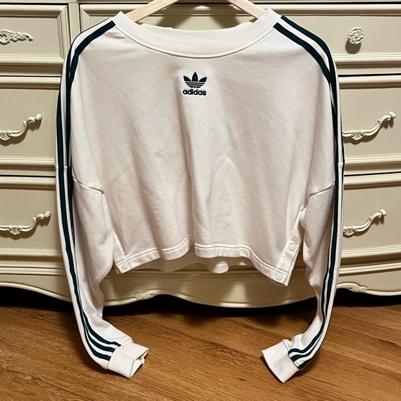 Tops - Women’s Adidas cropped top crewneck medium